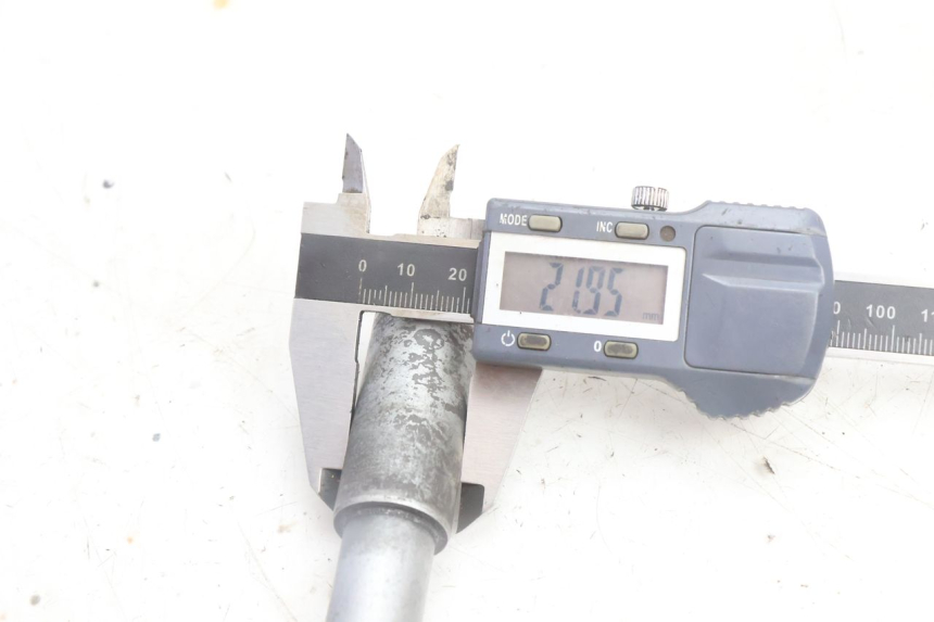 photo de OŚ KOŁA PRZEDNIEGO BMW C1 125 (2000 - 2003) - Zbliżenie techniczne