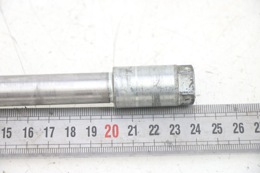 photo de OŚKA KOŁA PRZEDNIEGO HONDA CA REBEL 125 (1995 - 2001) - Szczegół części