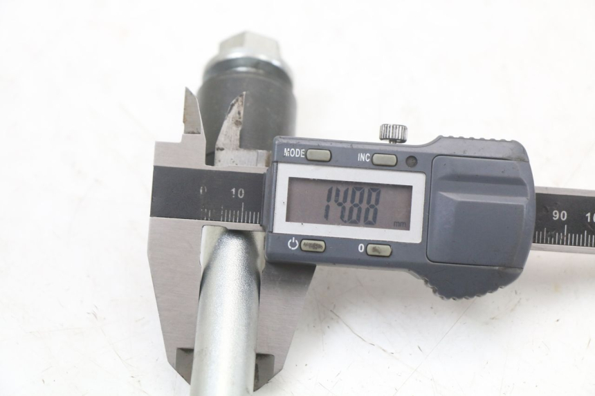 photo de OŚKA KOŁA PRZEDNIEGO ARCHIVE CAFE RACER 4T 50 (2019 - 2024) - Inny kąt widzenia