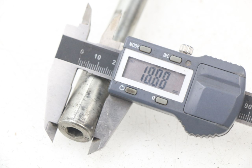 photo de OŚ PRZEDNIEGO KOŁA PEUGEOT CITYSTAR 50 (2013 - 2017) - Inny kąt widzenia