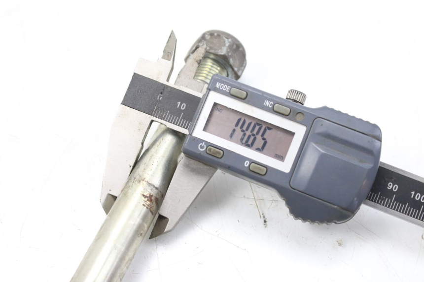 photo de OŚ PRZEDNIEGO KOŁA PEUGEOT CITYSTAR 50 (2013 - 2017) - Zoom stanu zużycia