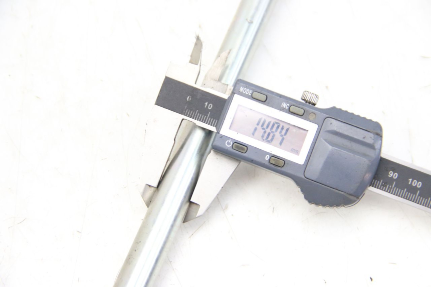 photo de OŚ PRZEDNIEGO KOŁA PEUGEOT CITYSTAR 50 (2013 - 2017) - Zoom stanu zużycia