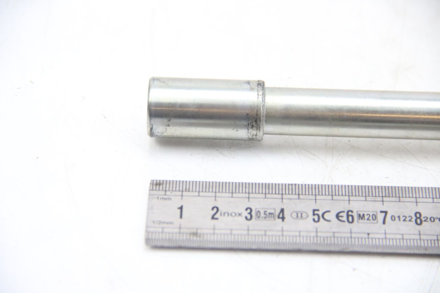 photo de OŚ PRZEDNIEGO KOŁA PEUGEOT CITYSTAR 50 (2013 - 2017) - Zbliżenie techniczne