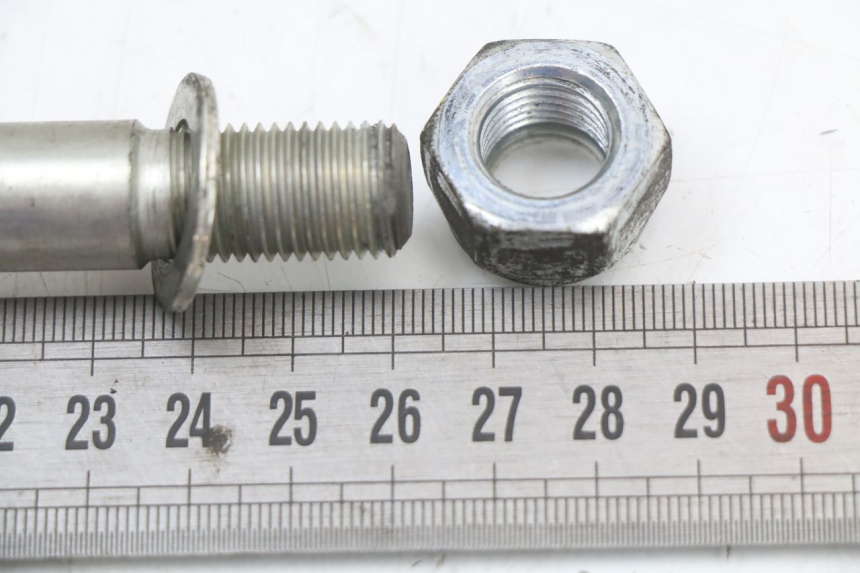 photo de OŚ PRZEDNIEGO KOŁA PEUGEOT CITYSTAR 50 (2013 - 2017) - Zoom stanu zużycia