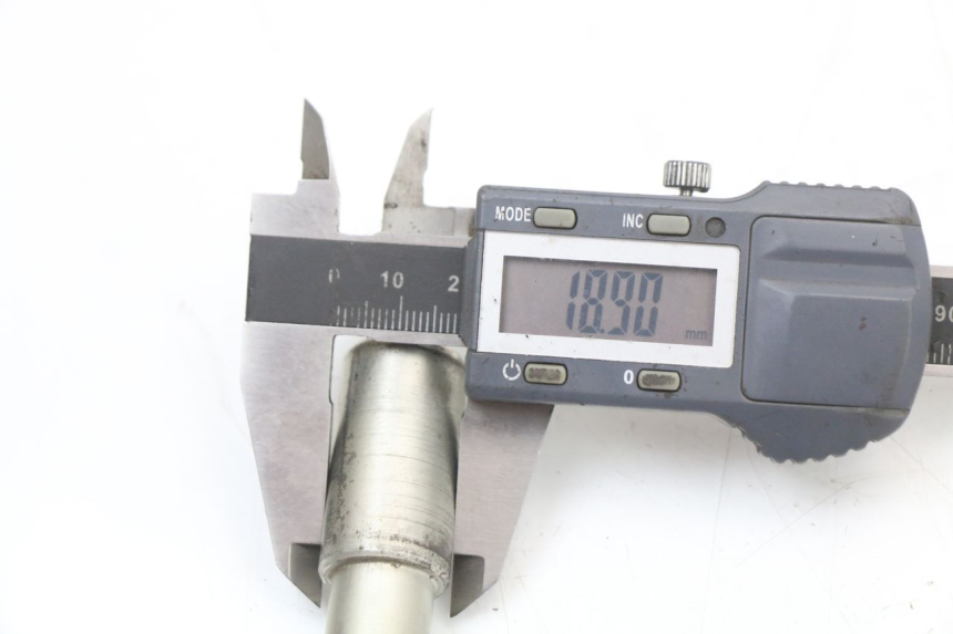 photo de OŚ PRZEDNIEGO KOŁA PEUGEOT CITYSTAR 50 (2013 - 2017) - Zbliżenie techniczne