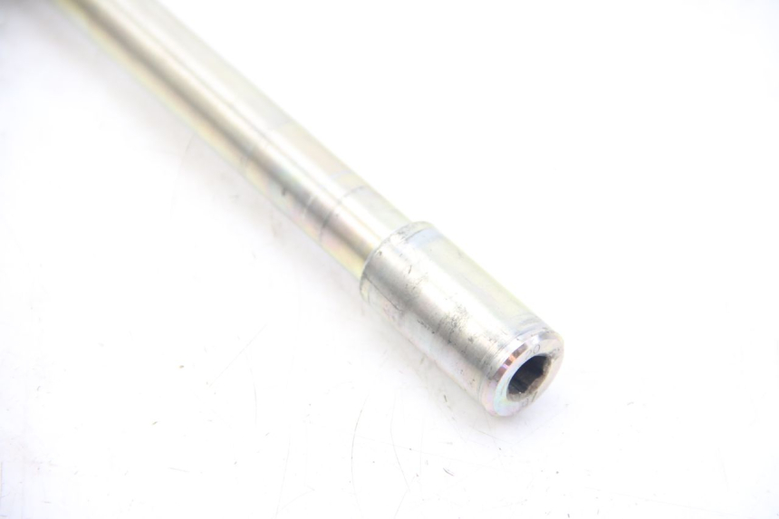 photo de OŚ PRZEDNIEGO KOŁA PEUGEOT CITYSTAR IE 2T 50 (2018 - 2021) - Zbliżenie techniczne