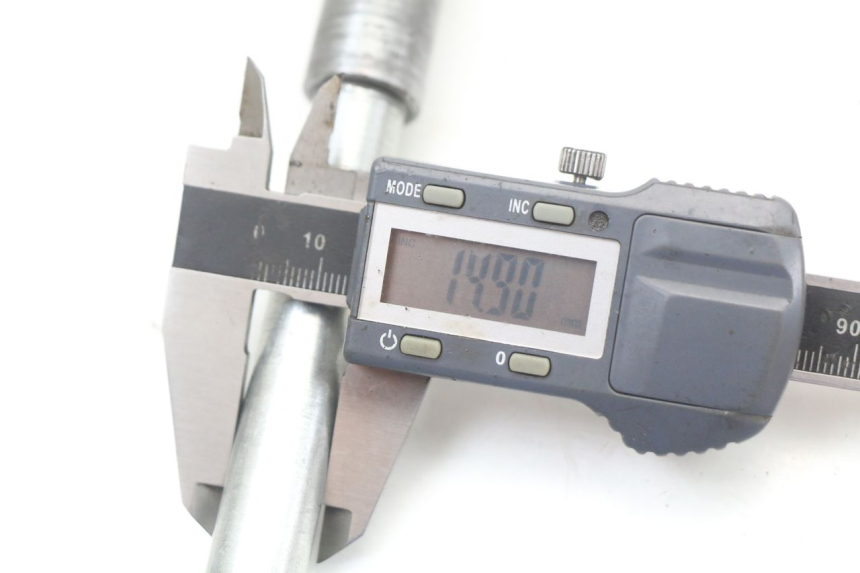 photo de OŚ KOŁA PRZEDNIEGO APRILIA CLASSIC 125 (1995 - 2001) - Widok ogólny