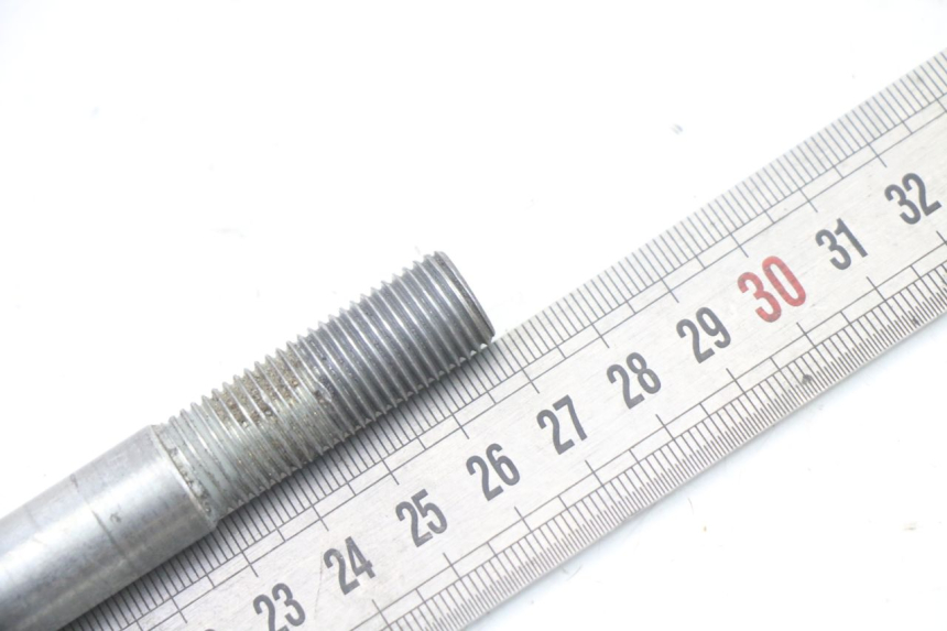 photo de OŚ KOŁA PRZEDNIEGO APRILIA CLASSIC 125 (1995 - 2001) - Inny kąt widzenia