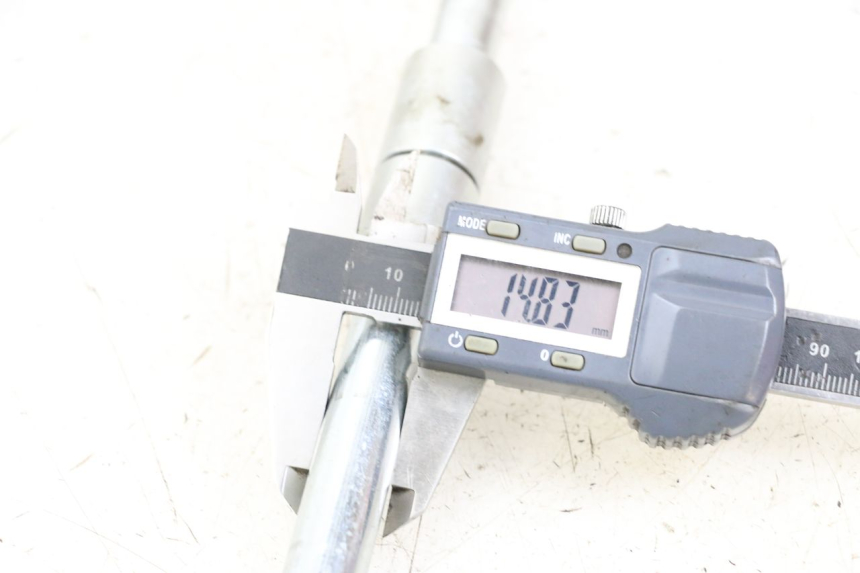 photo de OŚKA KOŁA PRZEDNIEGO RSR DIRT BIKE 150 - Szczegół części