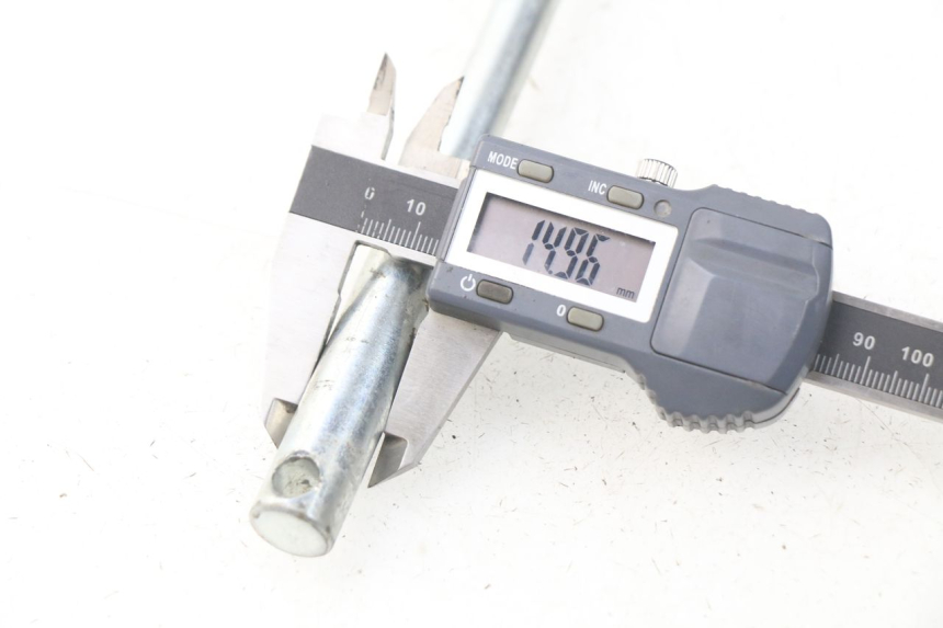 photo de OŚKA KOŁA PRZEDNIEGO DERBI DIRT BOY 4T 50 - Zoom stanu zużycia