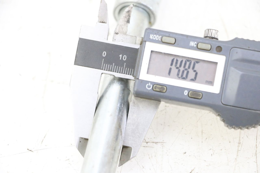 photo de OŚKA KOŁA PRZEDNIEGO PROBIKE DIRT 140 - Szczegół części