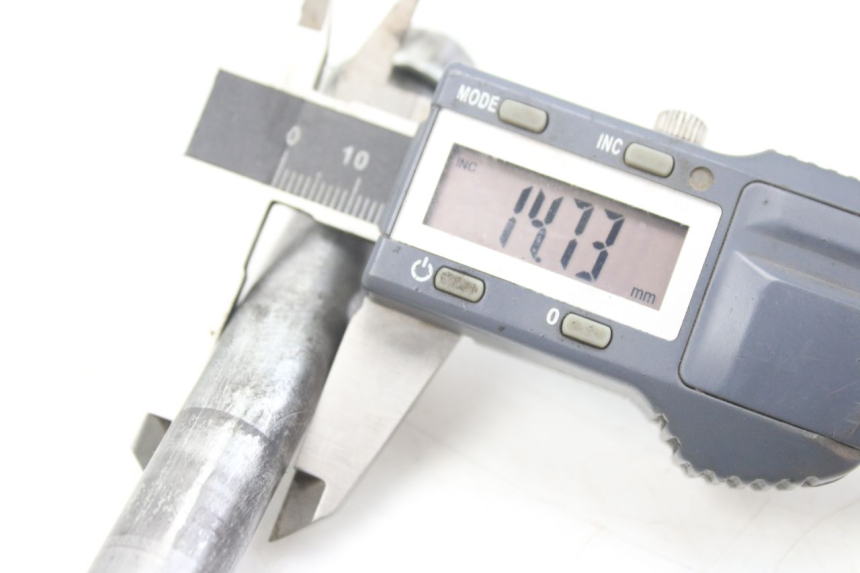 photo de OŚ KOŁA PRZEDNIEGO XTRM FACTORY DIRTBIKE BSE 150 - Zoom stanu zużycia