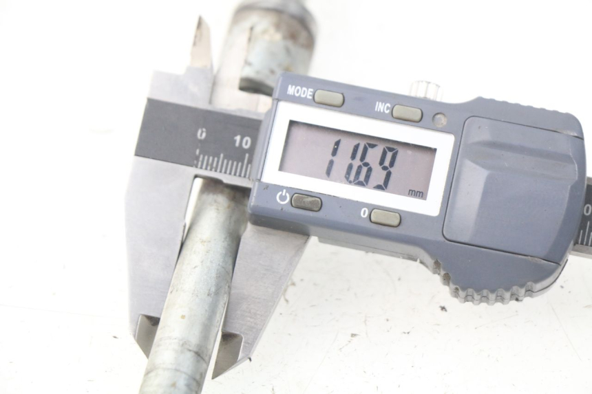 photo de OŚ KOŁA PRZEDNIEGO LIFAN DIRTBIKE 50 - Inny kąt widzenia