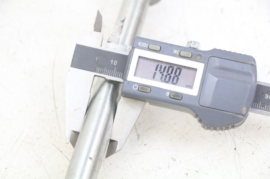 photo de OŚ KOŁA PRZEDNIEGO PEUGEOT DJANGO 4T 50 (2014 - 2019) - Szczegół części