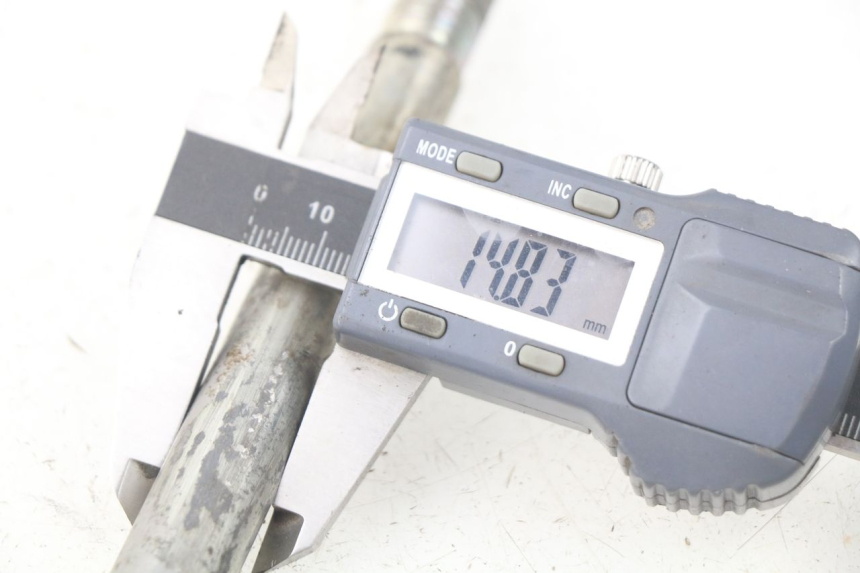 photo de OŚ KOŁA PRZEDNIEGO PEUGEOT ELYSTAR 125 (2002 - 2007) - Zbliżenie techniczne