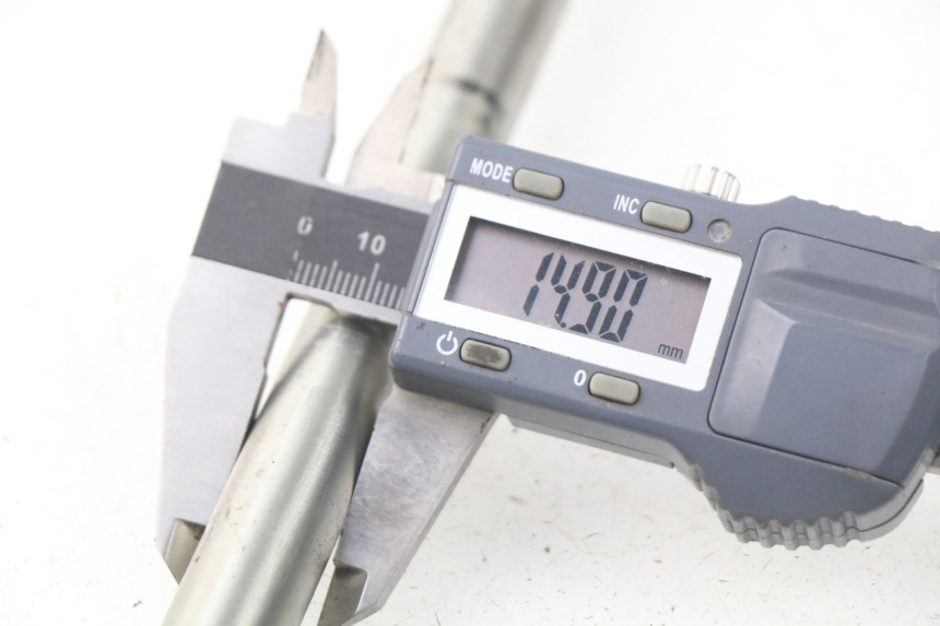 photo de OŚ KOŁA PRZEDNIEGO PEUGEOT ELYSTAR 50 (2002 - 2014) - Zbliżenie techniczne