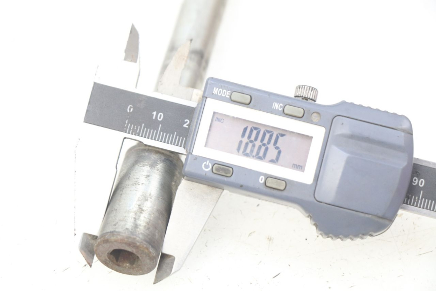 photo de OŚ KOŁA PRZEDNIEGO PEUGEOT ELYSTAR 50 (2002 - 2014) - Zbliżenie techniczne