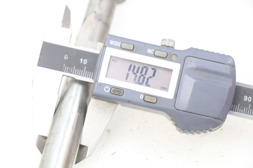 photo de OŚ KOŁA PRZEDNIEGO PEUGEOT ELYSTAR 50 (2002 - 2014) - Widok ogólny