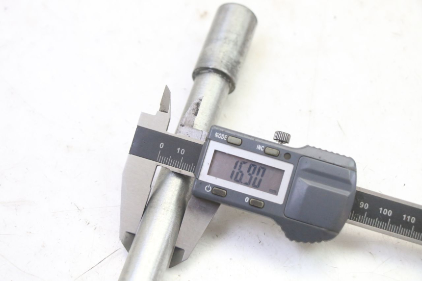 photo de OŚKA KOŁA PRZEDNIEGO APRILIA ETX 125 (1998 - 2002) - Widok ogólny