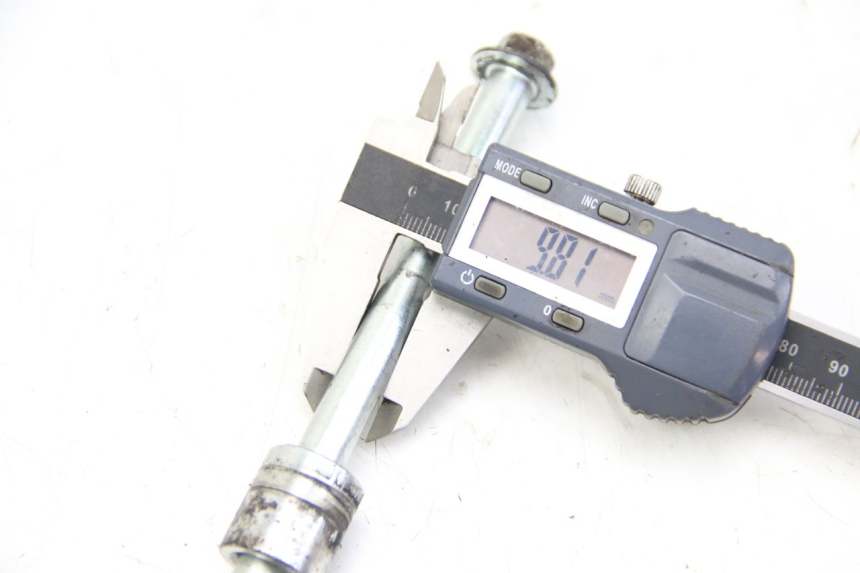 photo de OŚKA KOŁA PRZEDNIEGO JM MOTORS EVOLIS 4T 50 (2018 - 2022) - Zoom stanu zużycia