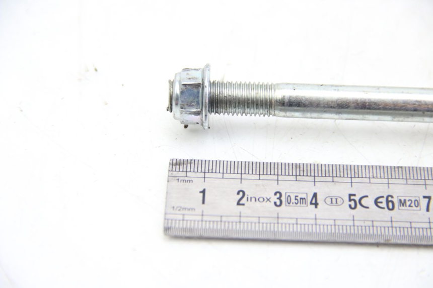 photo de OŚKA KOŁA PRZEDNIEGO JM MOTORS EVOLIS 4T 50 (2018 - 2022) - Zbliżenie techniczne