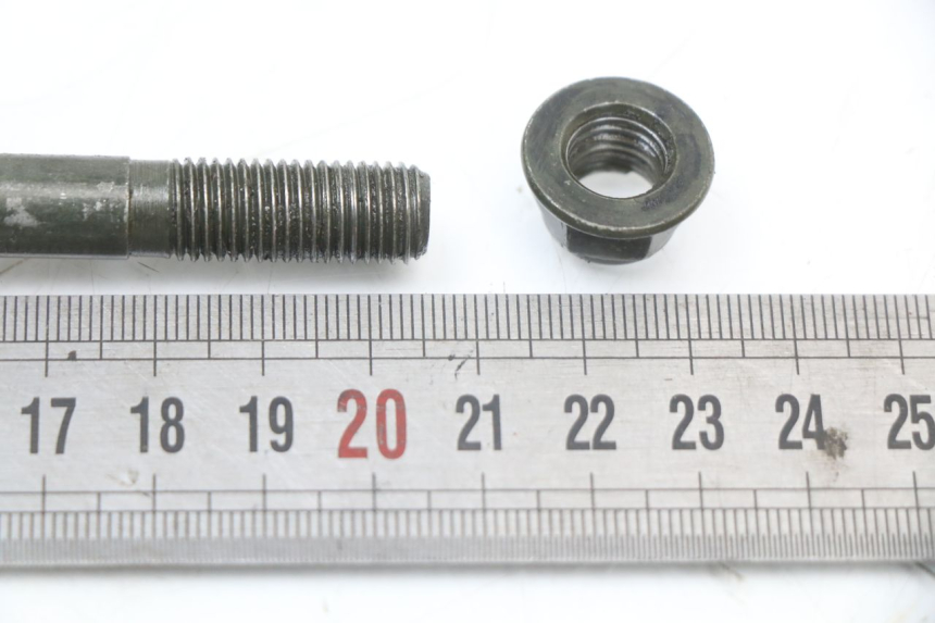 photo de OŚKA KOŁA PRZEDNIEGO JM MOTORS EVOLIS 4T 50 (2018 - 2022) - Zoom stanu zużycia