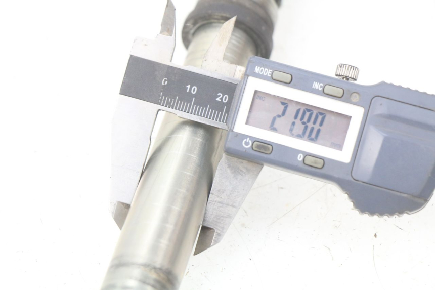 photo de OŚ PRZEDNIEGO KOŁA YAMAHA FJR ABS 1300 (2016 - 2020) - Szczegół części