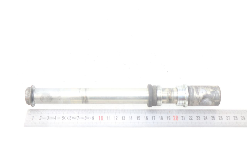 photo de OŚ PRZEDNIEGO KOŁA YAMAHA FJR ABS 1300 (2016 - 2020) - Inny kąt widzenia