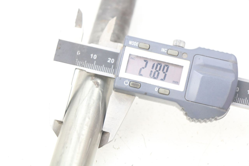 photo de OŚ PRZEDNIEGO KOŁA YAMAHA FJR ABS 1300 (2006 - 2012) - Szczegół części