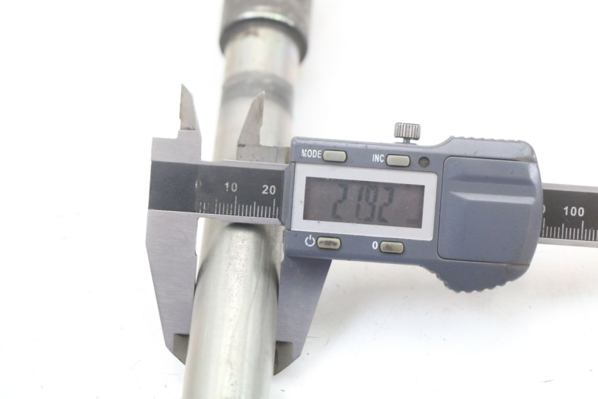 photo de OŚ PRZEDNIEGO KOŁA YAMAHA FJR ABS 1300 (2006 - 2012) - Widok ogólny