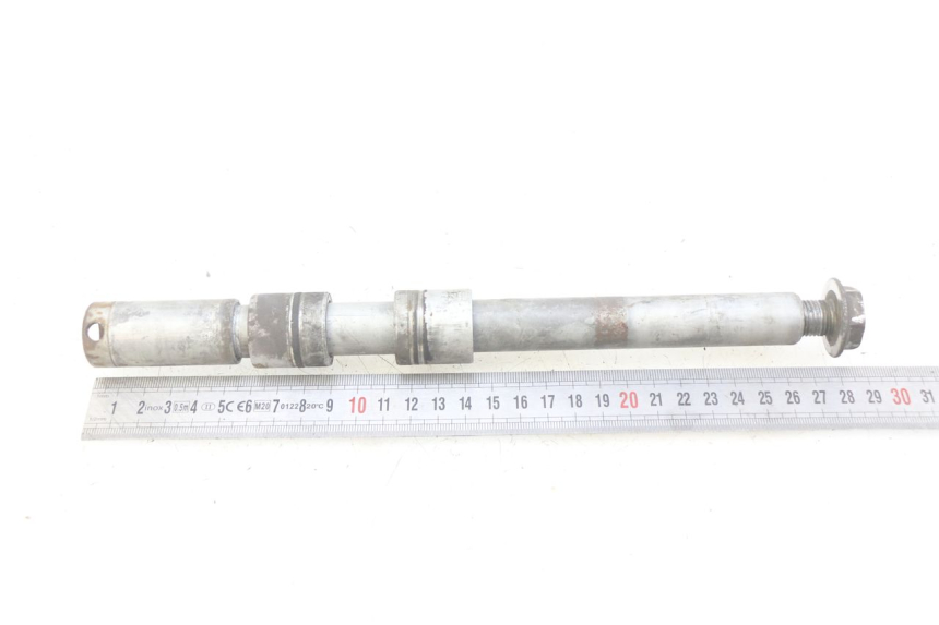 photo de OŚ PRZEDNIEGO KOŁA HONDA FJS SILVERWING SILVER WING 400 (2009 - 2016) - Zbliżenie techniczne