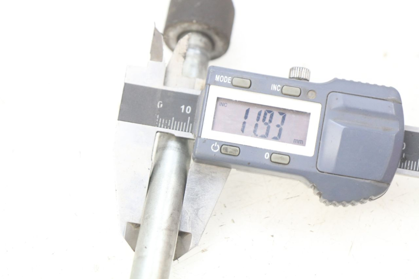 photo de OŚ KOŁA PRZEDNIEGO MBK FLIPPER 50 (2004 - 2012) - Inny kąt widzenia