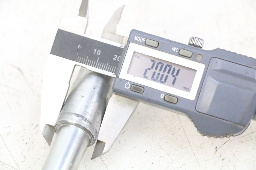 photo de OŚ KOŁA PRZEDNIEGO PIAGGIO FLY 4T 50 (2013 - 2017) - Szczegół części