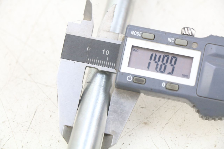 photo de OŚ KOŁA PRZEDNIEGO PIAGGIO FLY 4T 50 (2013 - 2017) - Zoom stanu zużycia