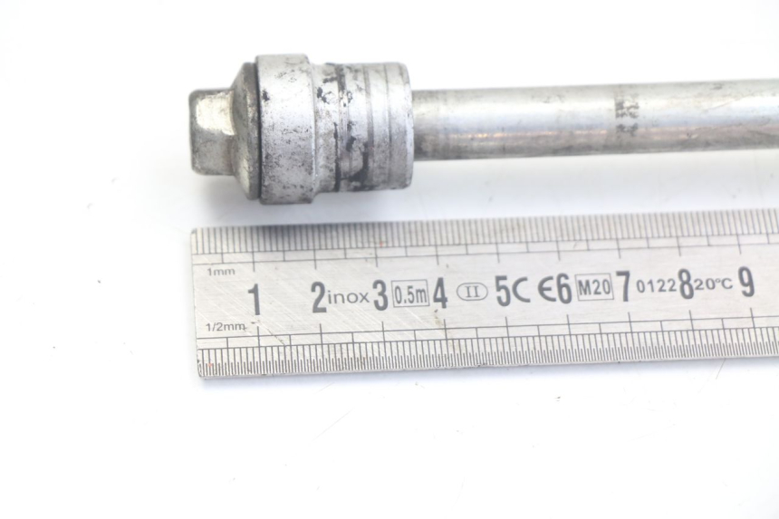 photo de OŚKA KOŁA PRZEDNIEGO HONDA FORZA 125 (2015 - 2016) - Zoom stanu zużycia