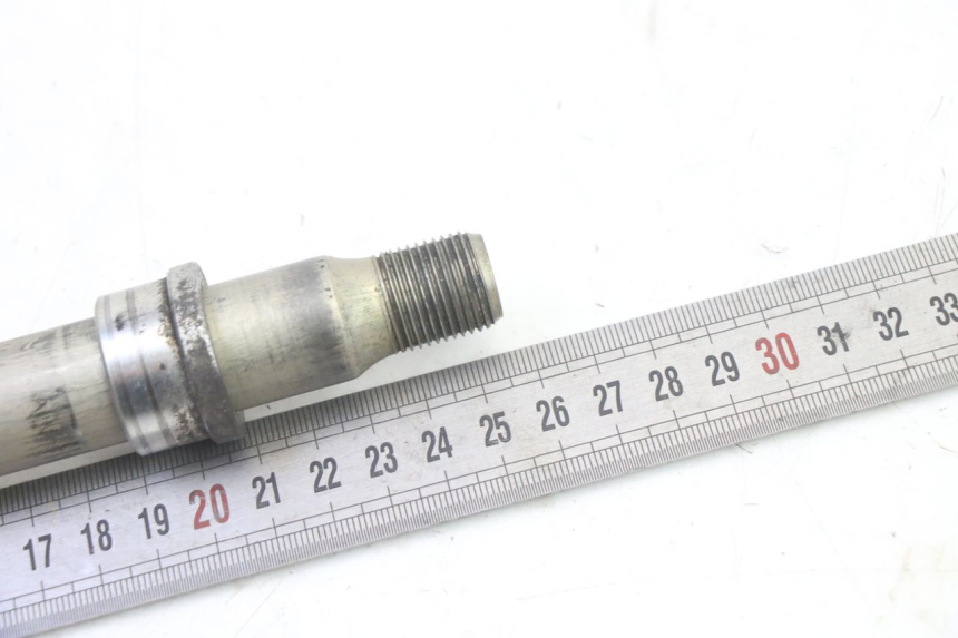 photo de OŚ KOŁA PRZEDNIEGO YAMAHA FZ6 FAZER S2 600 (2007 - 2011) - Inny kąt widzenia