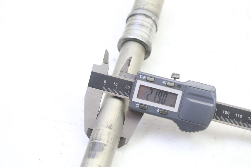 photo de OŚ KOŁA PRZEDNIEGO YAMAHA FZ6 FAZER S2 600 (2007 - 2011) - Widok ogólny