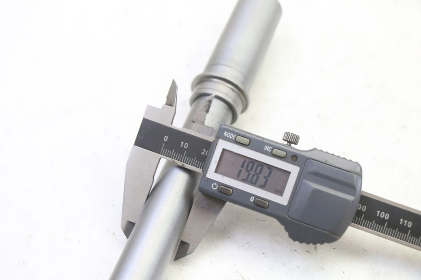 photo de OŚ PRZEDNIEGO KOŁA BMW G310 R 310 (2016 - 2020) - Widok ogólny