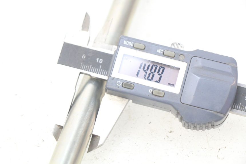 photo de OŚ KOŁA PRZEDNIEGO PEUGEOT GEOPOLIS 400 (2007 - 2013) - Zbliżenie techniczne