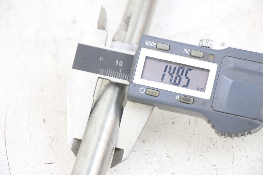 photo de OŚKA KOŁA PRZEDNIEGO PEUGEOT GEOPOLIS RS 125 (2007 - 2009) - Szczegół części