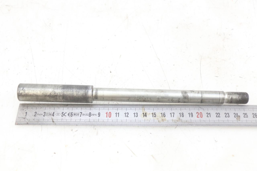 photo de OŚ KOŁA PRZEDNIEGO SYM GTS EFI 125 (2012 - 2016) - Zoom stanu zużycia