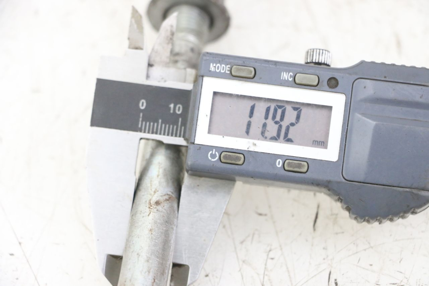 photo de OŚKA KOŁA PRZEDNIEGO HONDA FORZA 125 (2021 - 2025) - Inny kąt widzenia