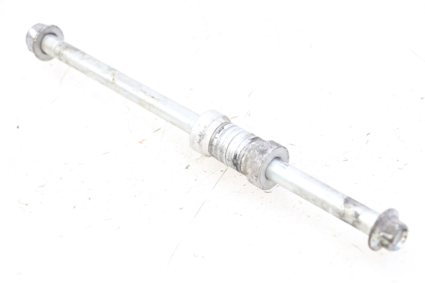 photo de OŚKA KOŁA PRZEDNIEGO HONDA FORZA 125 (2021 - 2025) - Zbliżenie techniczne