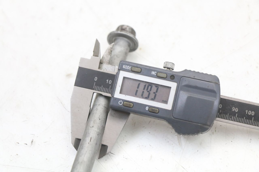 photo de OŚ KOŁA PRZEDNIEGO HONDA NES AROBASE 125 (2000 - 2003) - Zbliżenie techniczne