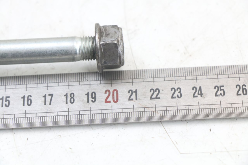 photo de OŚ KOŁA PRZEDNIEGO HONDA PCX (JF28) 125 (2009 - 2011) - Inny kąt widzenia