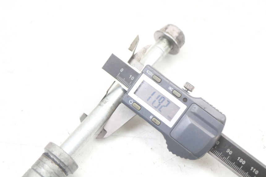 photo de OŚ KOŁA PRZEDNIEGO HONDA PCX (JF28) 125 (2009 - 2011) - Zbliżenie techniczne