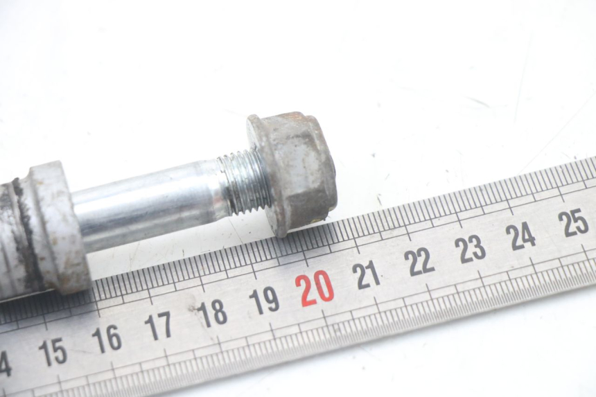 photo de OŚ KOŁA PRZEDNIEGO HONDA PCX (JF57/JF64) 125 (2014 - 2018) - Inny kąt widzenia