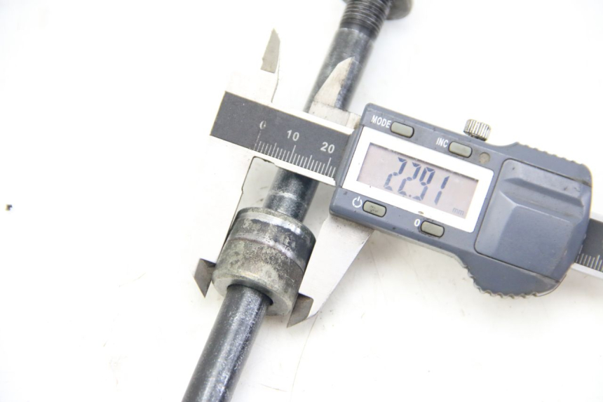 photo de OŚKA KOŁA PRZEDNIEGO REVATTO IMPERATOR 125 (2007 - 2015) - Zbliżenie techniczne