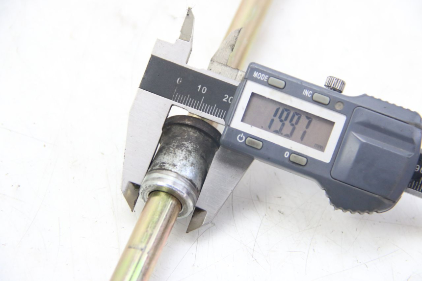 photo de OŚKA KOŁA PRZEDNIEGO SYM JET EURO X 2T 50 (2003 - 2007) - Zoom stanu zużycia