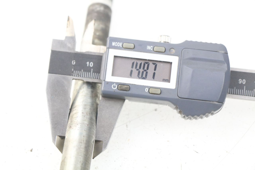 photo de OŚKA KOŁA PRZEDNIEGO SYM JOYMAX 250 (2013 - 2017) - Zbliżenie techniczne